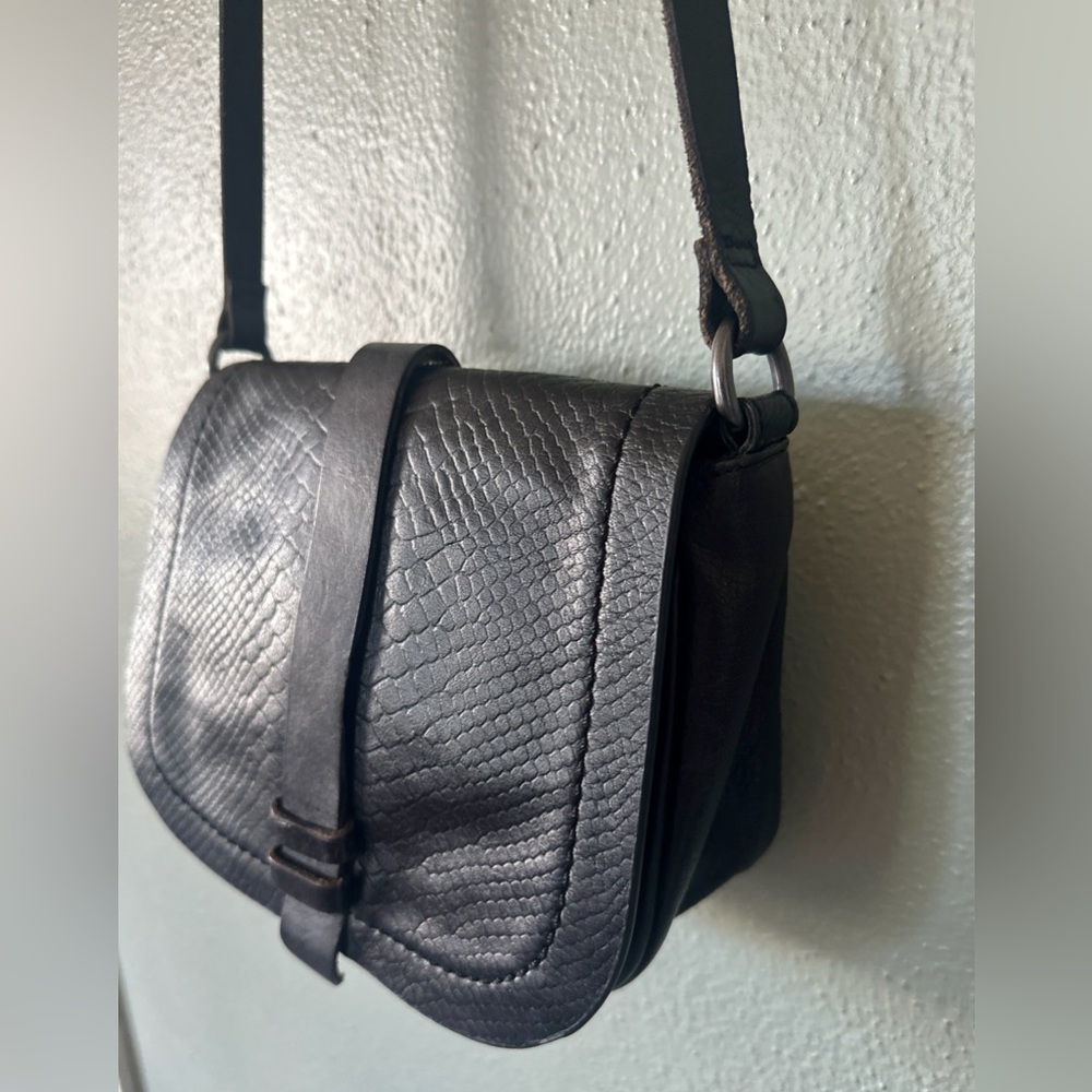 LIEBESKIND Berlin Dawn Saddle Crossbody Bag | Black Soft Leather